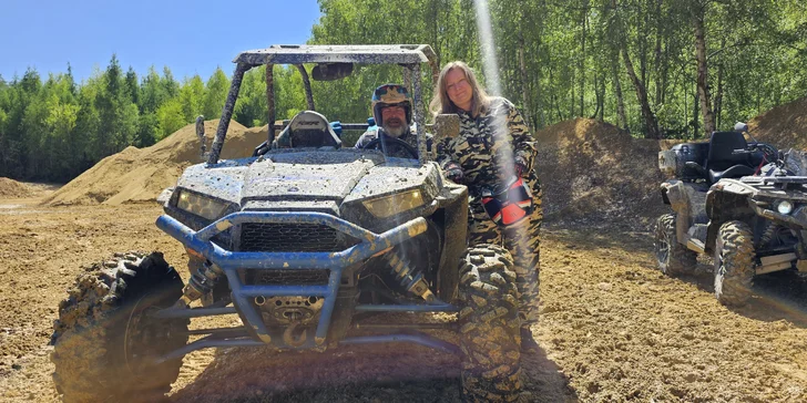 Jízda na přírodním okruhu: 15–60 min. řízení terénní buggy či spolujízdy v dakarské