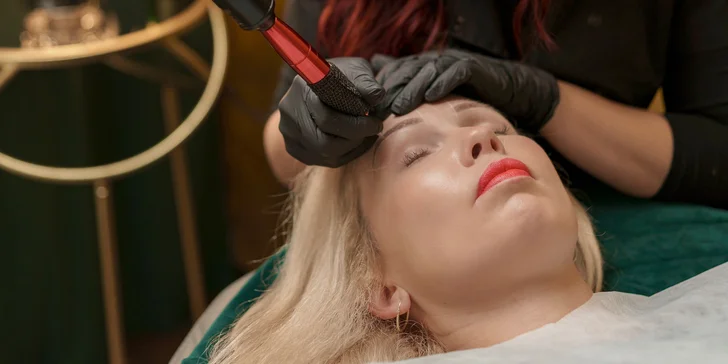 Dokonalý pohled: laminace nebo pudrové obočí či permanentní make-up meziřasové linky