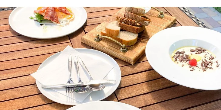 4* pobyt na Karlovarsku: snídaně či polopenze i privátní wellness
