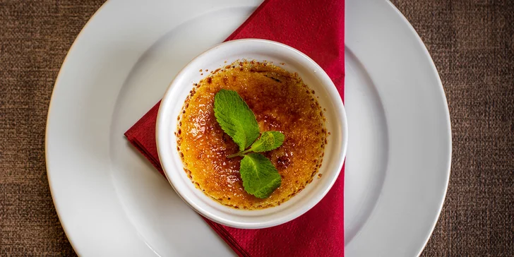 Hodina v saunovém světě, aromatická masáž zad a tříchodové menu pro 2 osoby