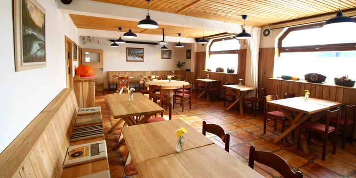 Masové prkno i s nápoji pro 2 nebo 4 osoby: špízy, žebro, hot dog i burger