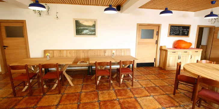 Masové prkno i s nápoji pro 2 nebo 4 osoby: špízy, žebro, hot dog i burger