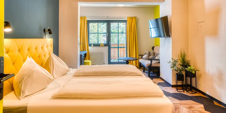Moderní hotel v rakouských Alpách: bufetová snídaně a neomezená sauna