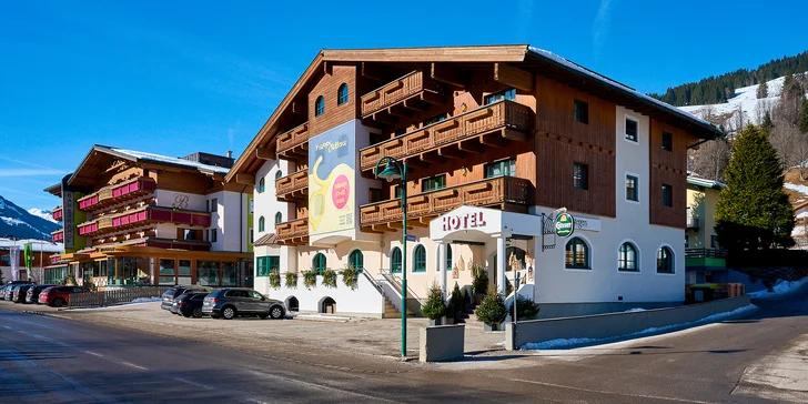 Moderní hotel v rakouských Alpách: bufetová snídaně a neomezená sauna