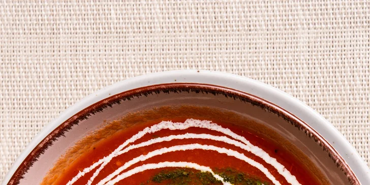 4chodové menu pro 2 osoby: paštika, tomatová polévka, vepřová panenka a tiramisu