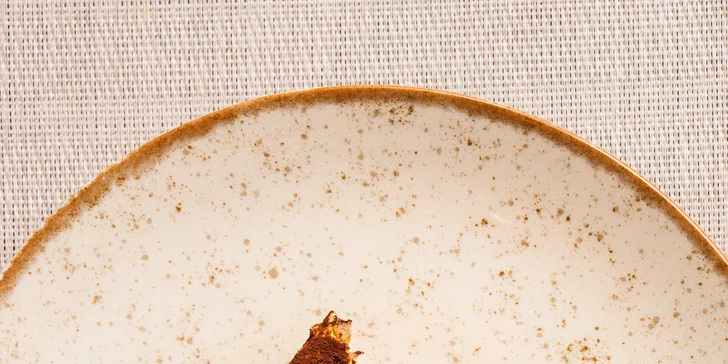 4chodové menu pro 2 osoby: paštika, tomatová polévka, vepřová panenka a tiramisu