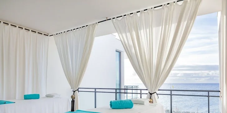 Madeira letecky: 5* resort přímo u pláže, polopenze nebo plná penze, infinity bazény