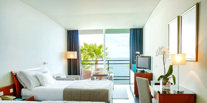 Madeira letecky: 5* resort přímo u pláže, polopenze nebo plná penze, infinity bazény