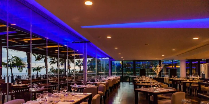 Madeira letecky: 5* resort přímo u pláže, polopenze nebo plná penze, infinity bazény