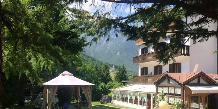 Italské Alpy: horský hotel s polopenzí a turistickou kartou až pro 9 osob