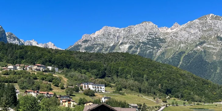 Italské Alpy: horský hotel s polopenzí a turistickou kartou až pro 9 osob
