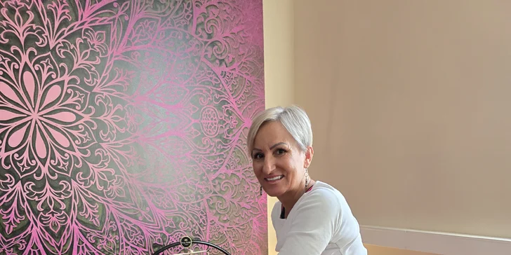 Terapeutická masáž na míru s aromaterapii a závěrečnou harmonizací zvukem