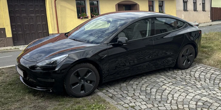Tesla 3 Long Range Refresh: řízení, spolujízda i pronájem na 24 hodin či celý víkend