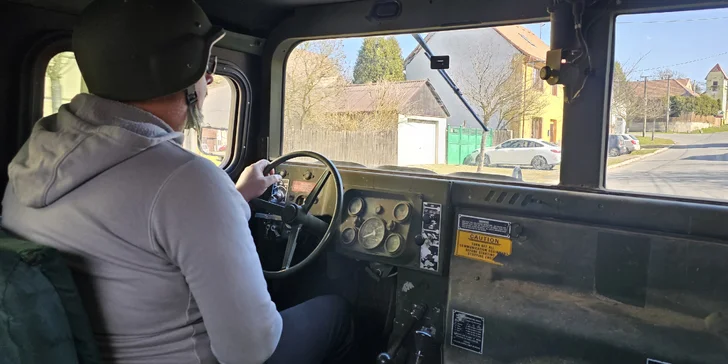 Zážitková jízda s instruktorem v armádním terénním voze Humvee: 15-60 min, možnost spolujezdce