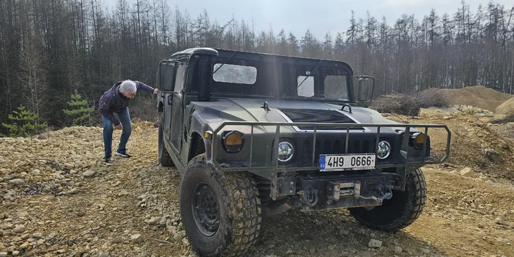 Zážitková jízda s instruktorem v armádním terénním voze Humvee: 15-60 min, možnost spolujezdce