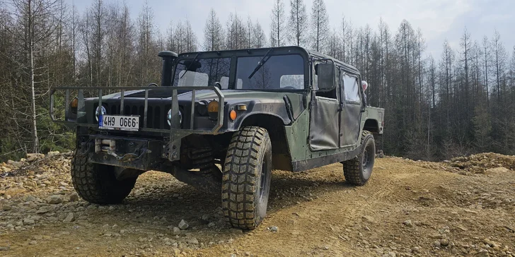 Zážitková jízda s instruktorem v armádním terénním voze Humvee: 15-60 min, možnost spolujezdce