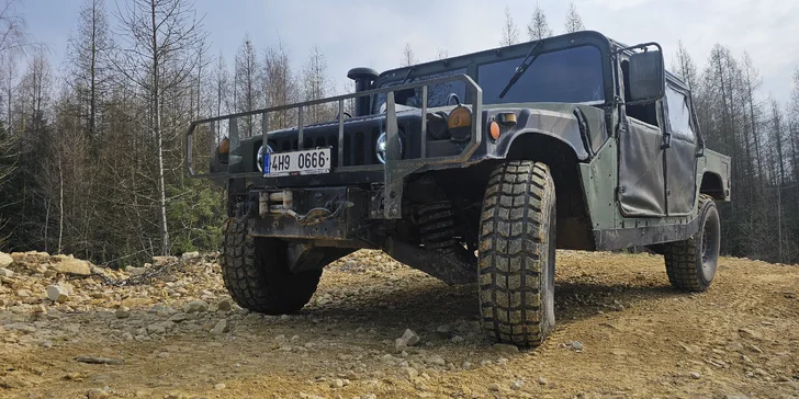 Zážitková jízda s instruktorem v armádním terénním voze Humvee: 15-60 min, možnost spolujezdce