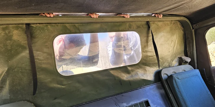 Zážitková jízda s instruktorem v armádním terénním voze Humvee: 15-60 min, možnost spolujezdce