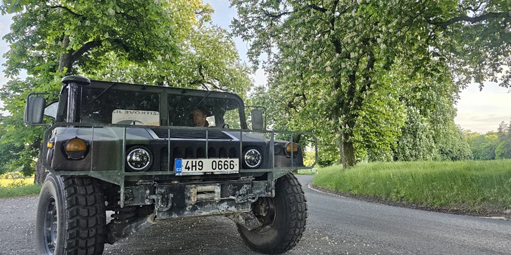 Zážitková jízda s instruktorem v armádním terénním voze Humvee: 15-60 min, možnost spolujezdce