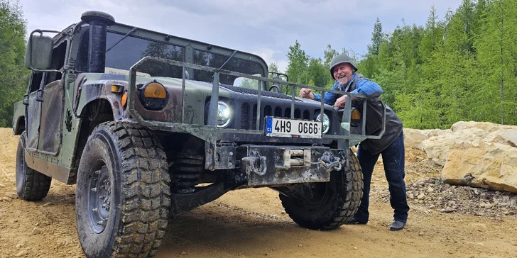 Zážitková jízda s instruktorem v armádním terénním voze Humvee: 15-60 min, možnost spolujezdce