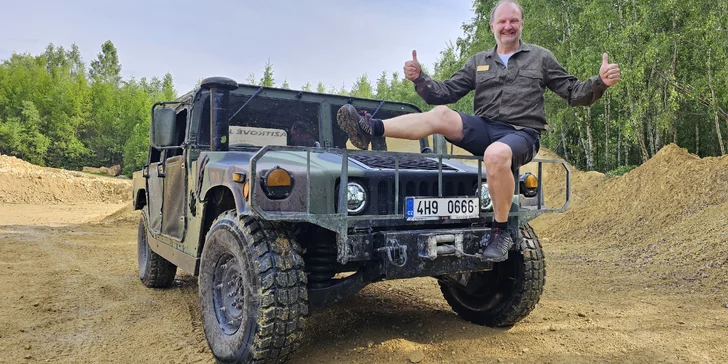 Zážitková jízda s instruktorem v armádním terénním voze Humvee: 15-60 min, možnost spolujezdce