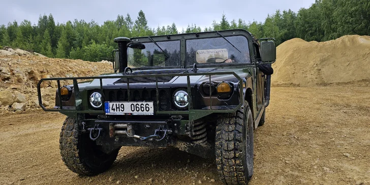 Zážitková jízda s instruktorem v armádním terénním voze Humvee: 15-60 min, možnost spolujezdce