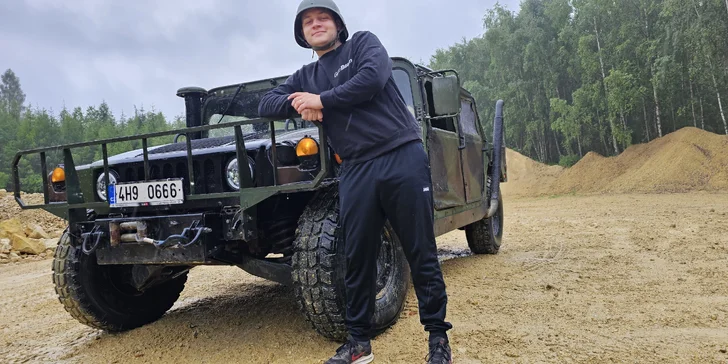 Zážitková jízda s instruktorem v armádním terénním voze Humvee: 15-60 min, možnost spolujezdce