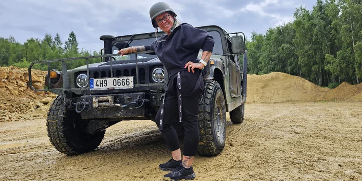 Zážitková jízda s instruktorem v armádním terénním voze Humvee: 15-60 min, možnost spolujezdce