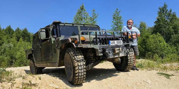 Zážitková jízda s instruktorem v armádním terénním voze Humvee: 15-60 min, možnost spolujezdce