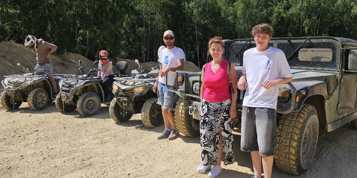 Zážitková jízda s instruktorem v armádním terénním voze Humvee: 15-60 min, možnost spolujezdce