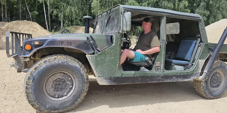 Zážitková jízda s instruktorem v armádním terénním voze Humvee: 15-60 min, možnost spolujezdce