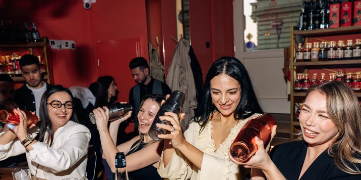 Masterclass přípravy tří koktejlů s barmanem nebo degustace šesti pálenek i s občerstvením