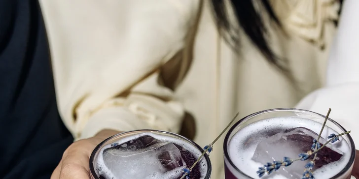 Masterclass přípravy tří koktejlů s barmanem nebo degustace šesti pálenek i s občerstvením