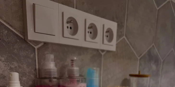 Hladká pokožka bez chloupků: depilace cukrovou pastou, ruce i nohy, podpaží, obličej