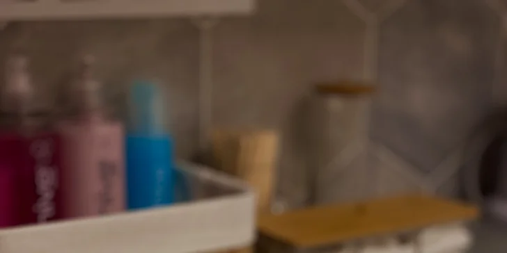 Hladká pokožka bez chloupků: depilace cukrovou pastou, ruce i nohy, podpaží, obličej