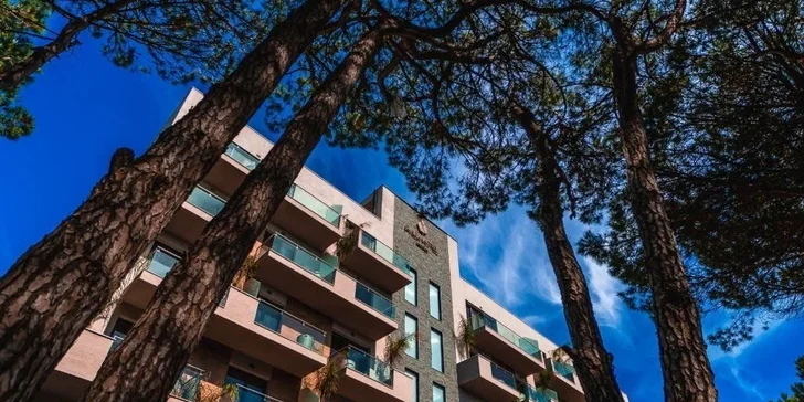 5* dovolená v Albánii: hotel Pinea přímo u moře, bazén, all inclusive a letenky