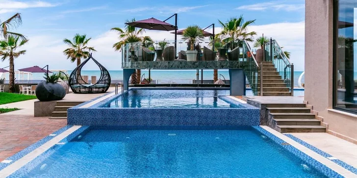 5* dovolená v Albánii: hotel Pinea přímo u moře, bazén, all inclusive a letenky