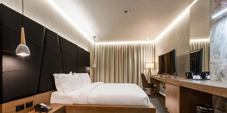 5* dovolená v Albánii: hotel Pinea přímo u moře, bazén, all inclusive a letenky