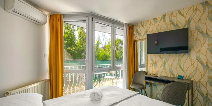 Dovolená u Balatonu: soukromá pláž, snídaně i wellness v zahradě