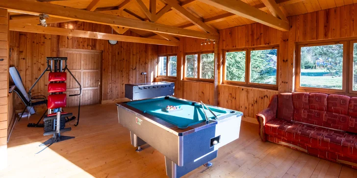 Pobyt v penzionu na Oravě s venkovním mini wellness a snídaní: v okolí hory i termální prameny