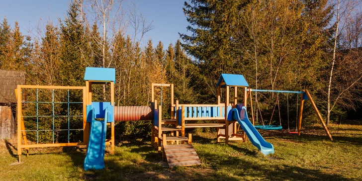 Pobyt v penzionu na Oravě s venkovním mini wellness a snídaní: v okolí hory i termální prameny