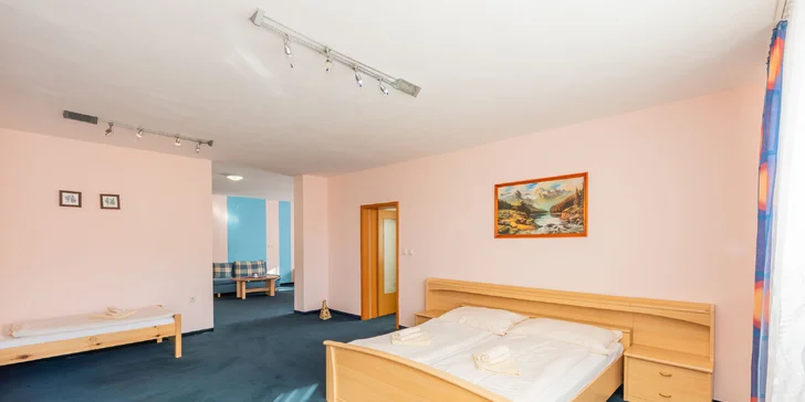 Pobyt v penzionu na Oravě s venkovním mini wellness a snídaní: v okolí hory i termální prameny