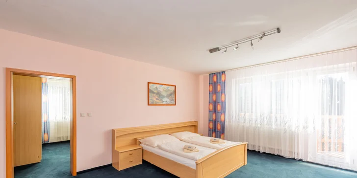 Pobyt v penzionu na Oravě s venkovním mini wellness a snídaní: v okolí hory i termální prameny