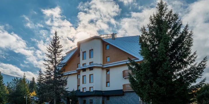 Pobyt v penzionu na Oravě s venkovním mini wellness a snídaní: v okolí hory i termální prameny