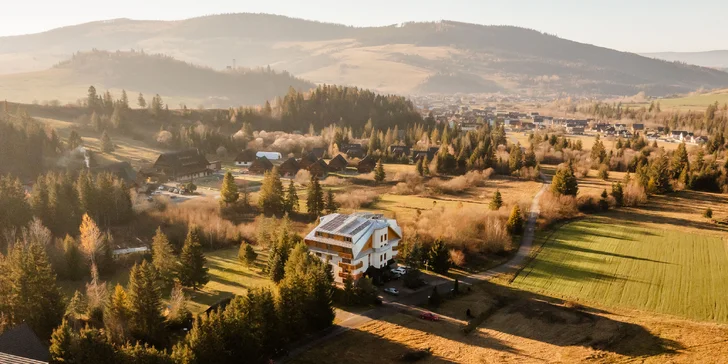Pobyt v penzionu na Oravě s venkovním mini wellness a snídaní: v okolí hory i termální prameny