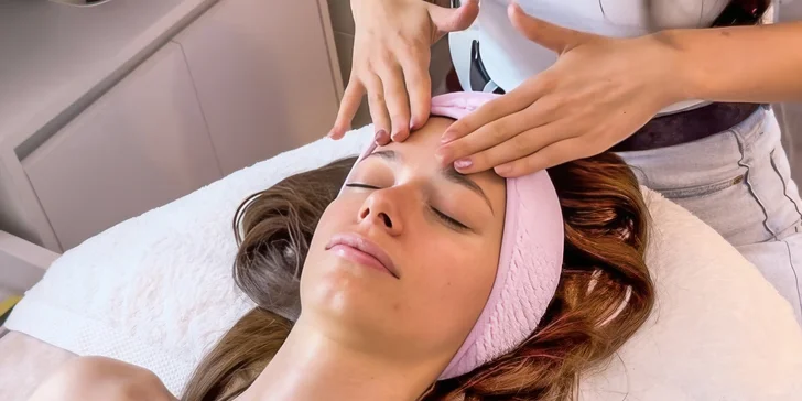 Odpočinek pro pleť: relaxační či liftingová masáž obličeje, krku a dekoltu