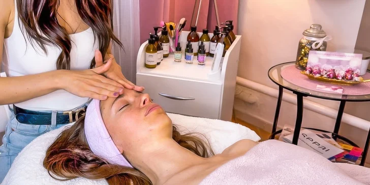 Odpočinek pro pleť: relaxační či liftingová masáž obličeje, krku a dekoltu