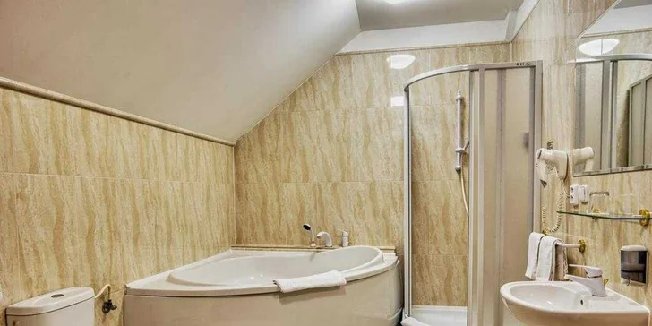 Pobyt v centru Chomutova: historický hotel se snídaní nebo polopenzí