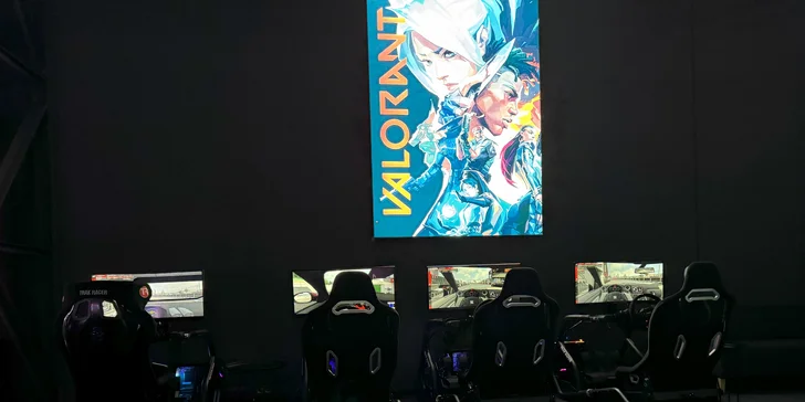 Hodina na špičkových závodních simulátorech pro 2 nebo 4 osoby