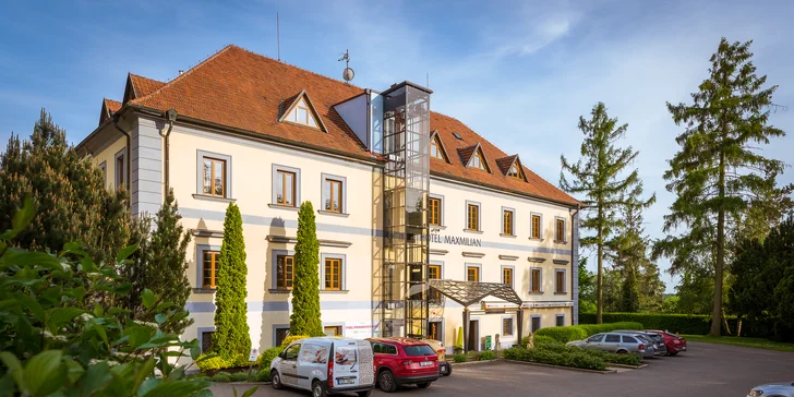 Zámecký pobyt: park s unikátním labyrintáriem, polopenze i bazén a sauna